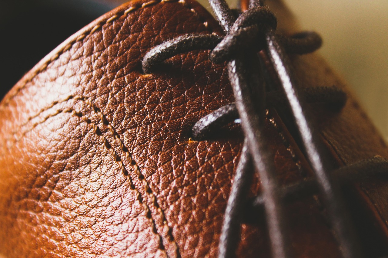 entdecken sie eine vielfältige auswahl an stilvollen und funktionalen accessoires, die ihrem look den letzten schliff verleihen. von taschen und schmuck bis zu hüten und schals – finden sie die perfekten ergänzungen für jeden anlass.