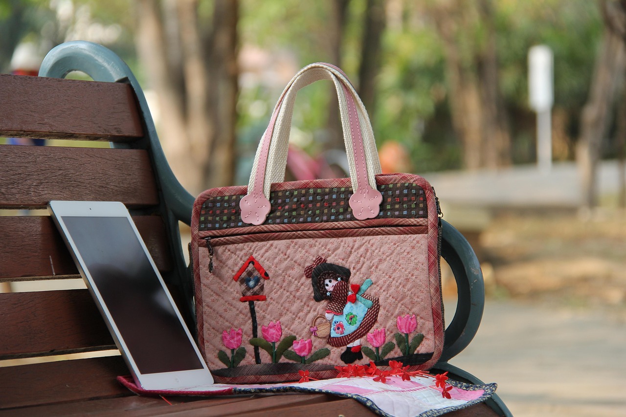 entdecken sie unsere stilvollen handtaschen, die eleganz und funktionalität vereinen. ideal für jede gelegenheit, von alltagslooks bis hin zu besonderen anlässen. finden sie ihre perfekte handtasche!