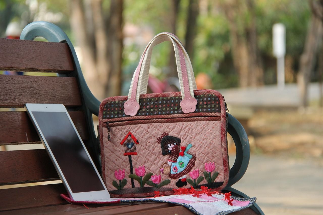 entdecken sie unsere stilvollen handtaschen, die eleganz und funktionalität vereinen. ideal für jede gelegenheit, von alltagslooks bis hin zu besonderen anlässen. finden sie ihre perfekte handtasche!