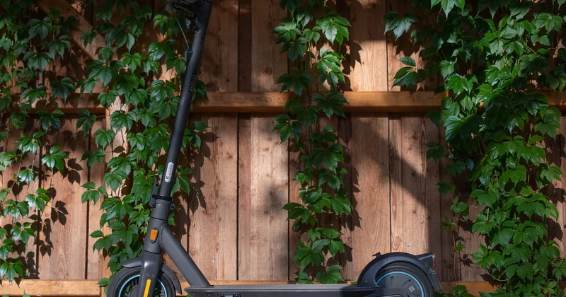 E-Scooter mit Sitz 25 km/h: die vernünftigste Klasse für den Alltag